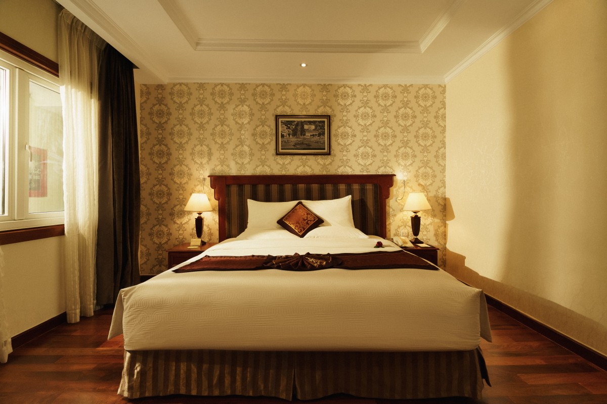 DELUXE ROOM